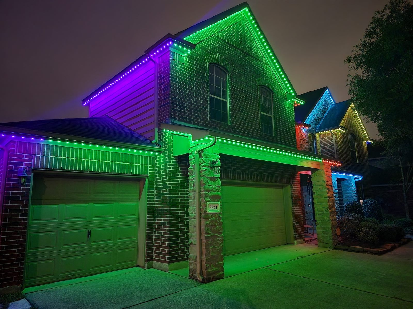 Current Trimlight 3L bulbs lining a home's roofline in vibrant colors